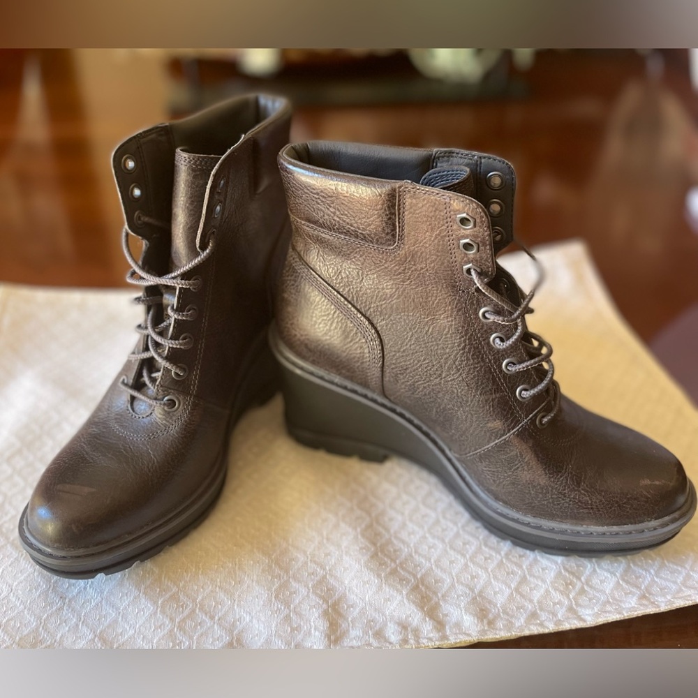 SALE! “Timberland” Brown Leather Wedge Boots Size: 7  NWOT